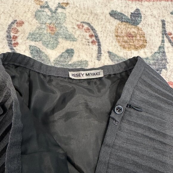 Issey Miyake Wool Pleated Grey Midi Skirt - Picture 4 of 6